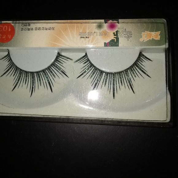 Bling bling lashes - Picture 3 of 3